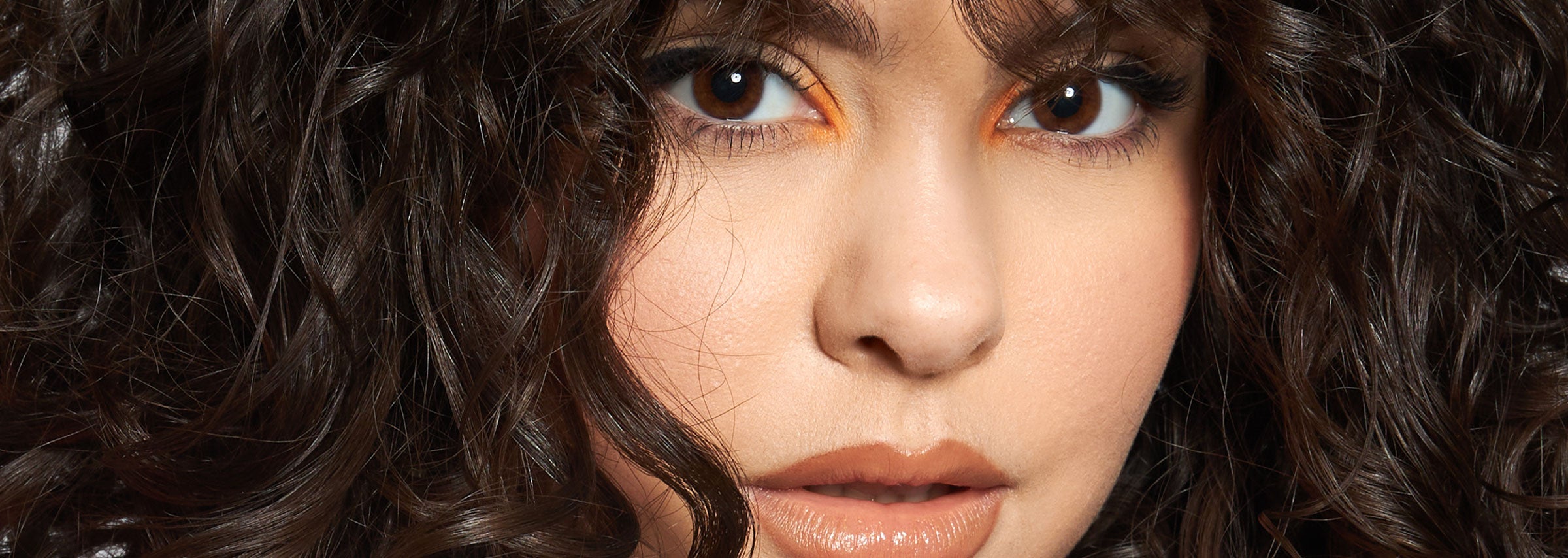 Female model after using Wavetech Wave System by XMONDO in their hair